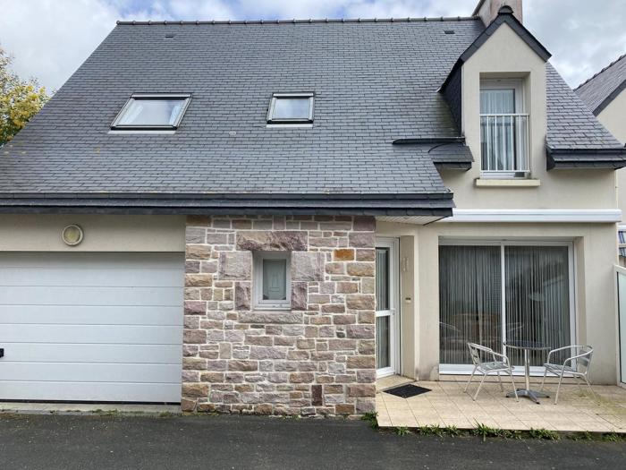 534 - Maison 3 chambres en plein centre dErquy, à proximité de toutes commodités