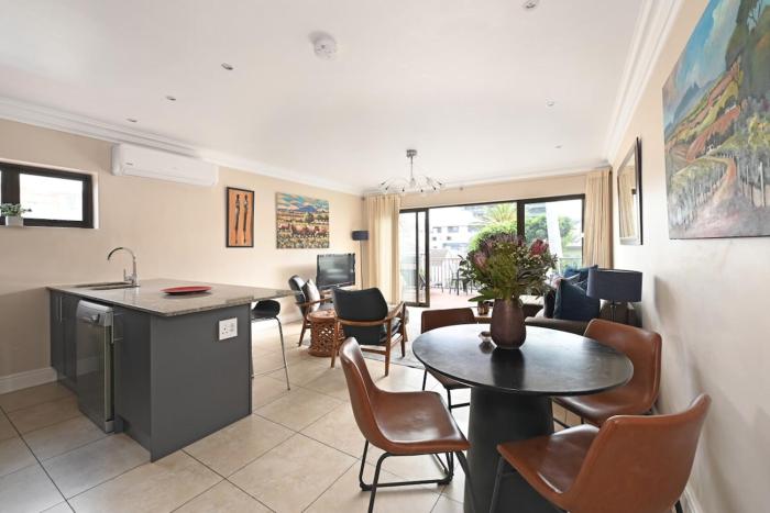 Sunny Sea Point Apartment with Private Balcony