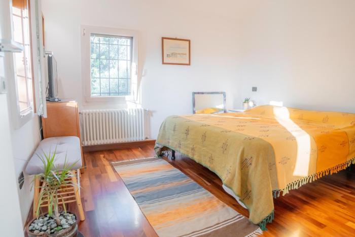 B&B Villa Nel Verde - Camera Luminosa con Bagno Privato, Vicino Bologna