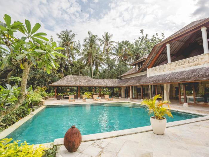 Luxury Villa with Pool, Yoga, Jungle activities & Surf near Balian Beach