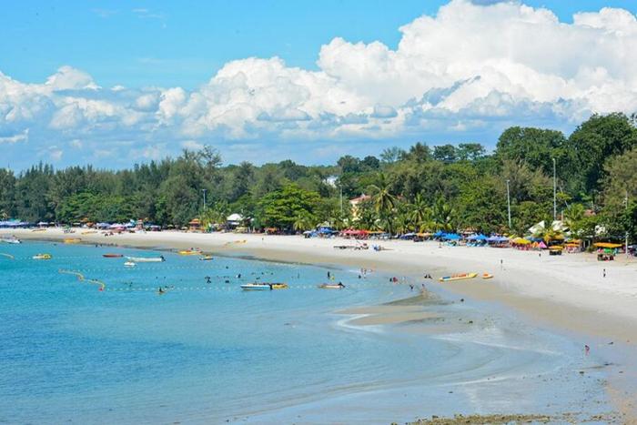 Glory Beach Resort PD, Fully Air Con Sea View Suite PortDickson