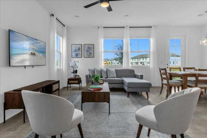 3 Bedrooms 3 Bathrooms Festival 1059 Pl