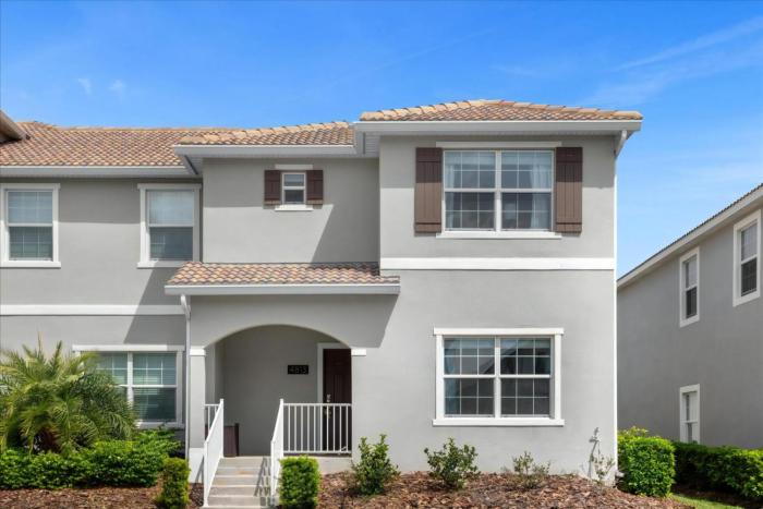 5 Bedrooms 4 Bathrooms Storey Lake 4813 Ll