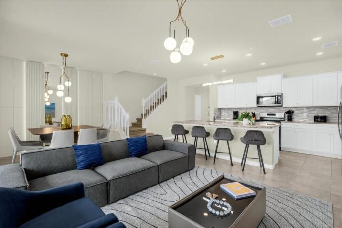 5 Bedrooms 4 Bathrooms Solterra 7538 Os