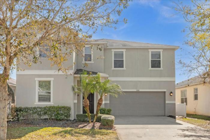 5 Bedrooms 5 Bathrooms Crystal Cove 1042Td