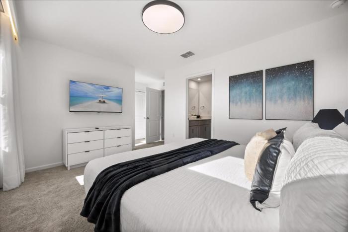 8 Bedrooms 5 Bathrooms Solara Resort 2330Sr