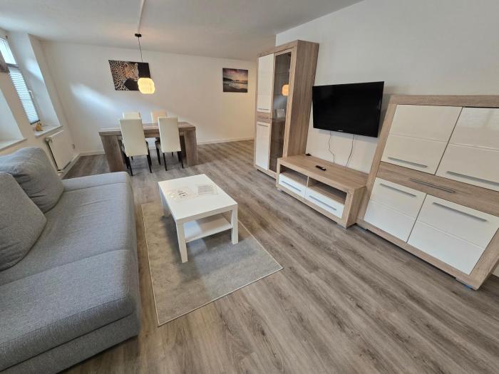FERIENWOHNUNG 70m2 APARTMENT in ZITTAUER STADTZENTRUM INNENSTADT INNENRING TOP LAGE - WOHNEN AUF ZEIT IN ZITTAU - 2 RAUM WOHNUNG