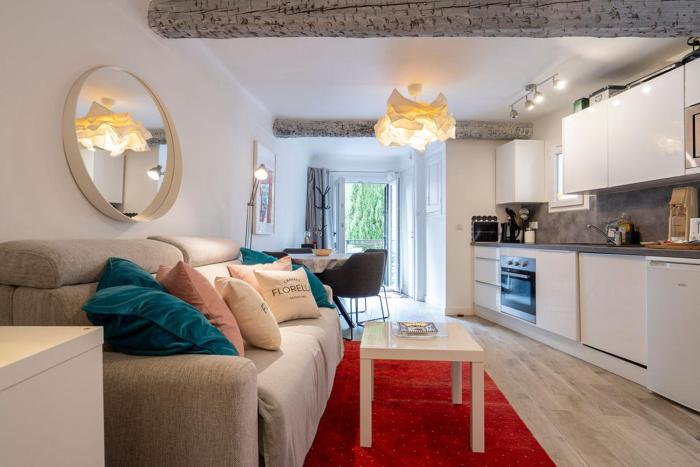 LE COEUR DU SUQUET avec petit balcon et belle vue