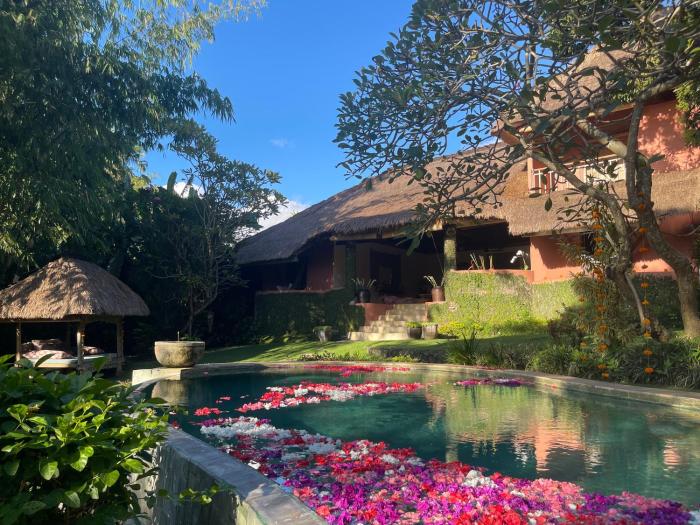 Villa Bella Bali - Authentic Balinese Luxury Villa with Tropical Elegance - Nanny and Cook