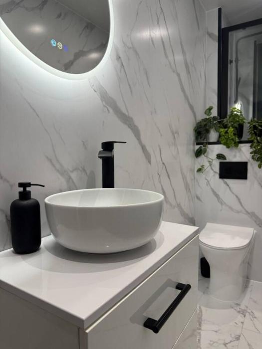 Modern West End Apartment, Glasgow.