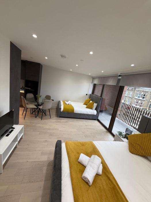 City Airport O2 Arena ExCel Centre Canary Wharf Apartment in London