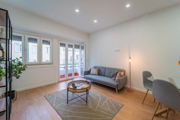 Bright 3BR w 2 Baths – Near Graça & Tagus | By Airnest
