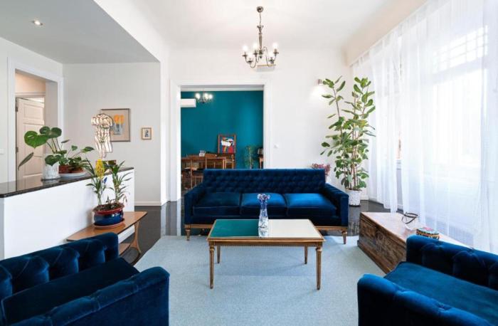 Spacious & Artistic Retro 2BD Apt with SAUNA