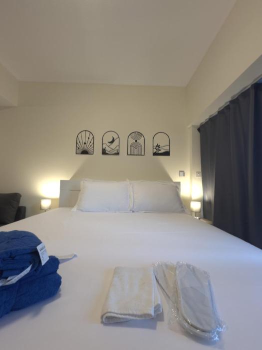 Click Stay - JLT - Entire Studio & Balcony Lakes view Apartment -HW