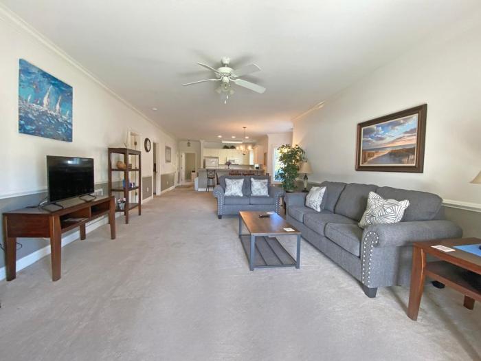 Magnolia Pointe Luster Leaf 4847-101