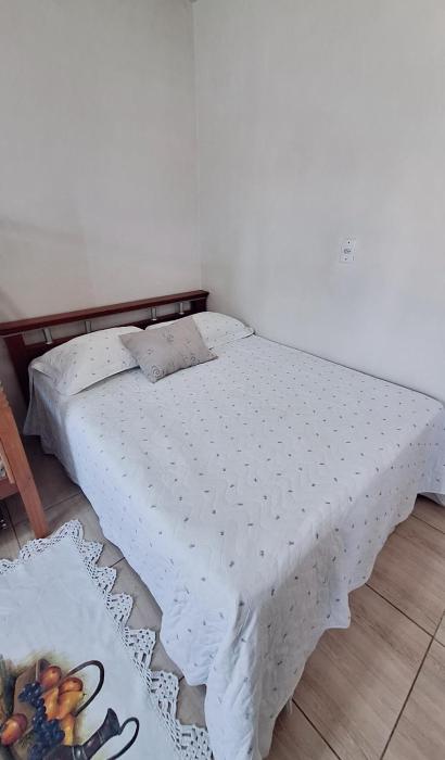 KITNET S2 em TORRES-RS - Na mais bela praia Gaúcha - Cozinha - Banheiro - Ar condicionado - TV smart 32 - Wi-Fi - Estacionamento - Anfitriã Superhost no BnB