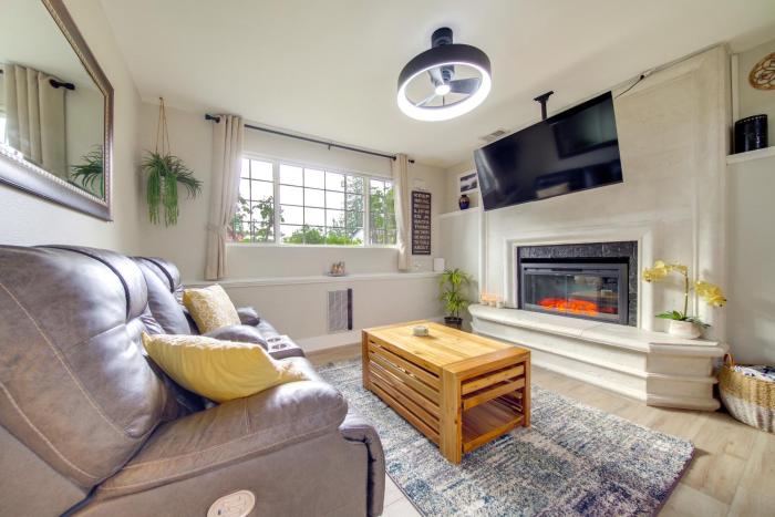 The Salty Hawk Hideaway - Chic Washington ADU