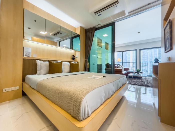 BTS Thong Lol Large 52 sqm l Pool and Gym l Sontana