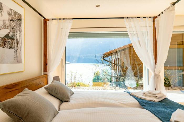 Luxury Lakeview Chalet with AC & SPA near Interlaken
