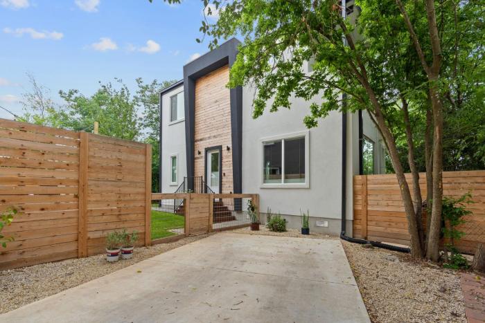Modern and Cozy 3-Bedroom home in South Austin with private yard and close to Downtown