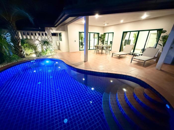 Newly Renovated - 2 Bedroom - Private Pool Villa, Pattaya City Centre