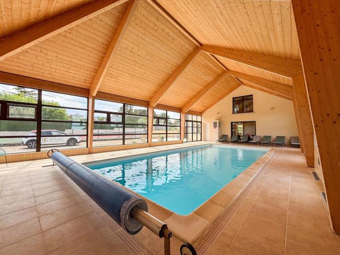 Villa avec Piscine Intérieure, Billard et Tennis, proche Zoo de Beauval et Châteaux de la Loire - FR-1-591-225
