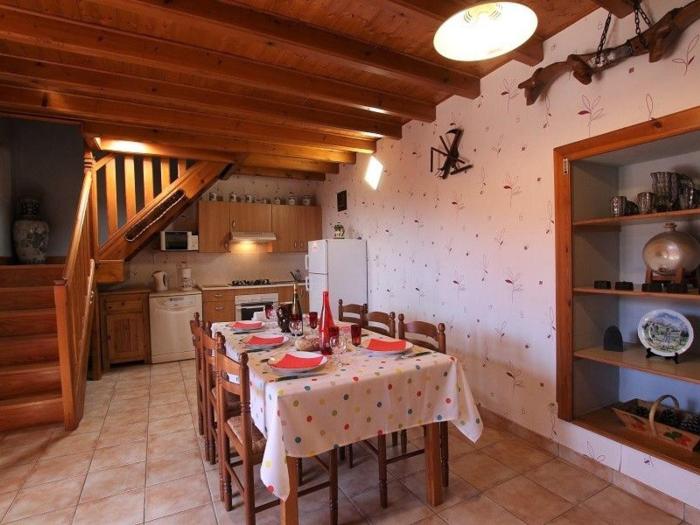 Gîte en pierre avec terrasses, proche de sites médiévaux, idéal pour famille avec équipements bébé. - FR-1-582-256