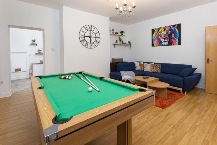 Harrington Chambers by Charming Apartments - Pool Table & Ping Pong