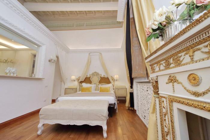 Luxury Navona apartments by Flatinrome