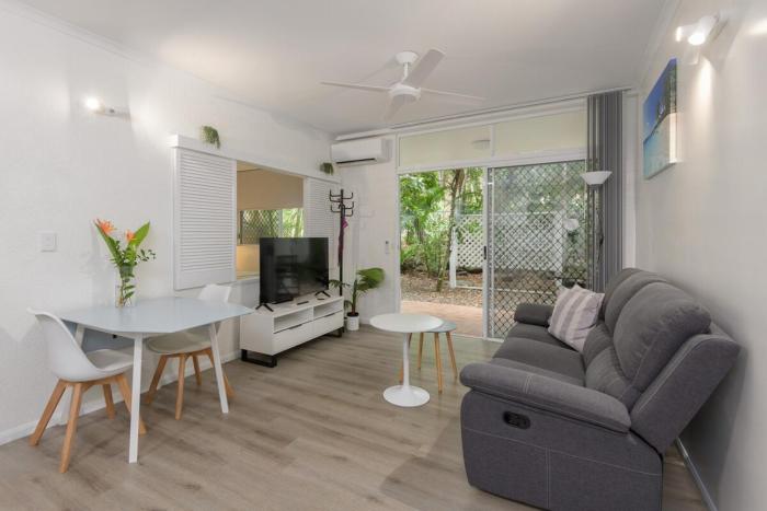 Deluxe ground floor 1 Bedroom at Coral Apartments