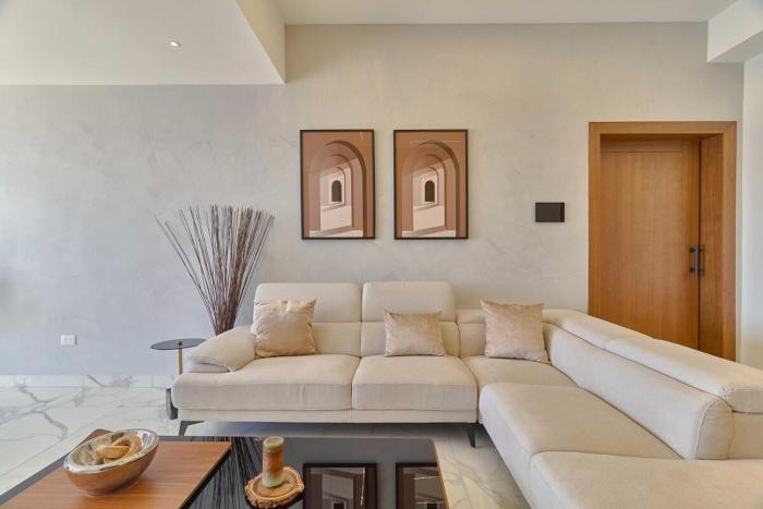 Lovely 3 Bedroom Apartment, Pool,Gym,2parking S