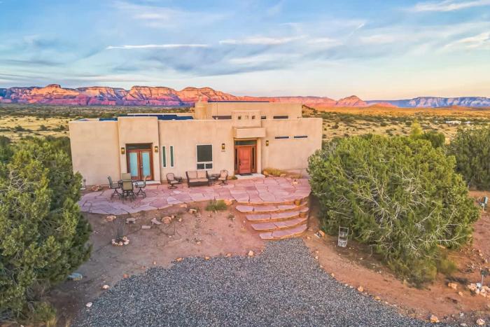 Panoramic Sedona Mesa Views Firepit & Outdoor Fun