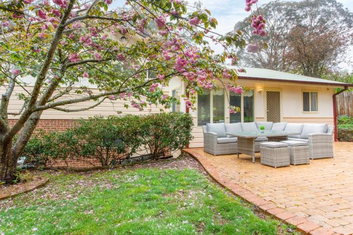 Stunning Katoomba Home with Lush Garden&Playground