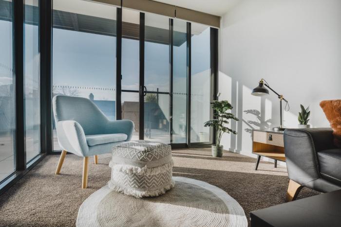 Central 1-Bed with Balcony, Rooftop BBQ & Parking