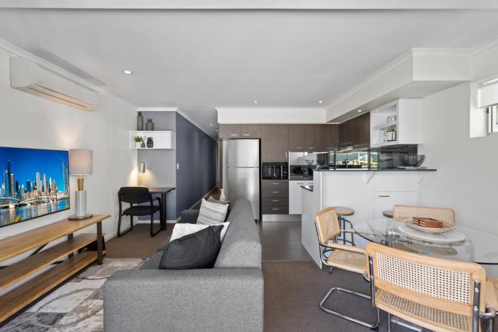 Chic 2-Bed Apartment & 5 minutes walk to QPAC