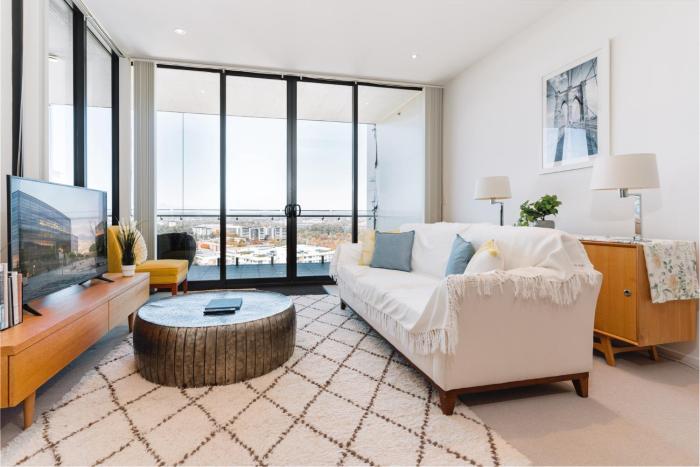 1-Bed with Amazing Views, Gym, BBQ & Parking