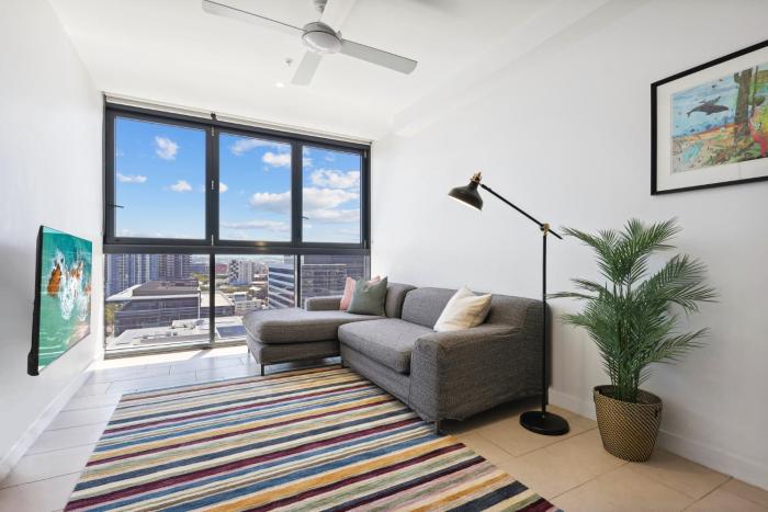 Contemporary 1-Bed with Pool Near Brisbane River