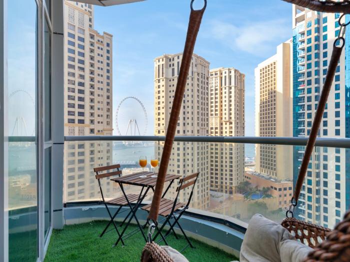 Luxury Waterfront View w Ain Dubai and PS5 in JBR 5 min from the beach