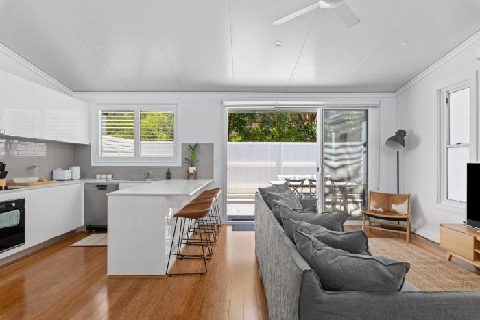 Relaxing 2-Bed Home Close to Beaches and Parks