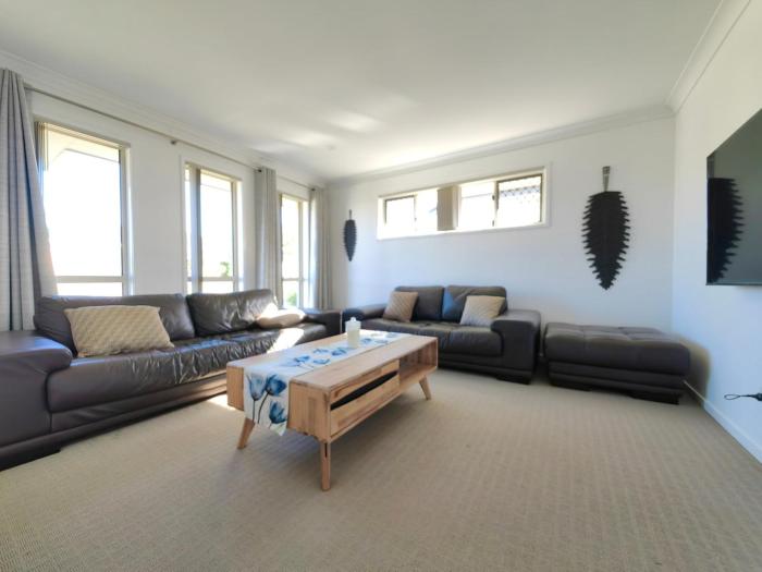 Stylish Cosy Retreat in North Lakes wAir-Con