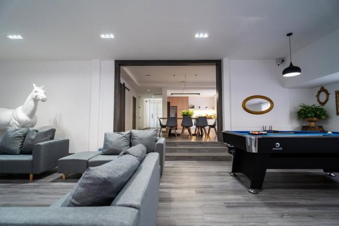 Senai -- Spacious & Mahjong & Billiards & KTV #4BR5B #30-35 pax by Cowidea