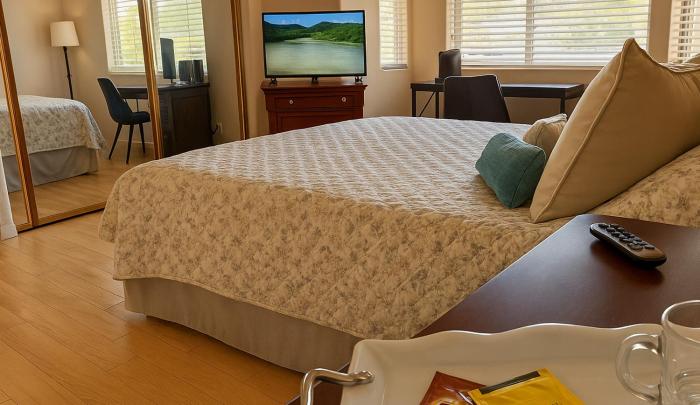 Stallion Crest Suite with TV and private bathroom