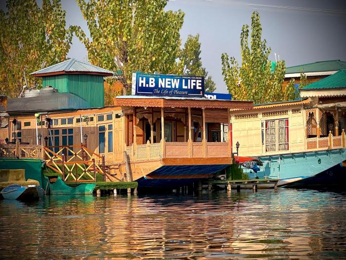 New Life Group Of Houseboats