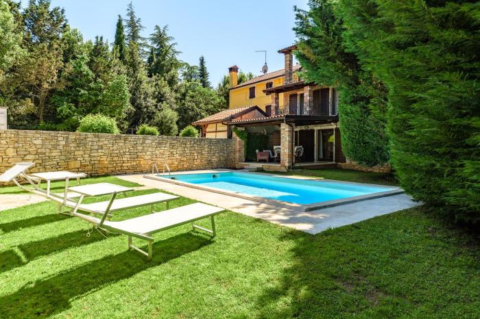 Villa Anthony with 3 br and private pool near Umag