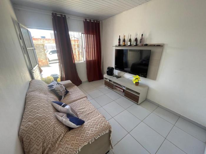 Casa para até 6 pessoas com duas vagas de garagem