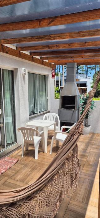 Studio privativo com wifi e ar condicionado 250m do mar