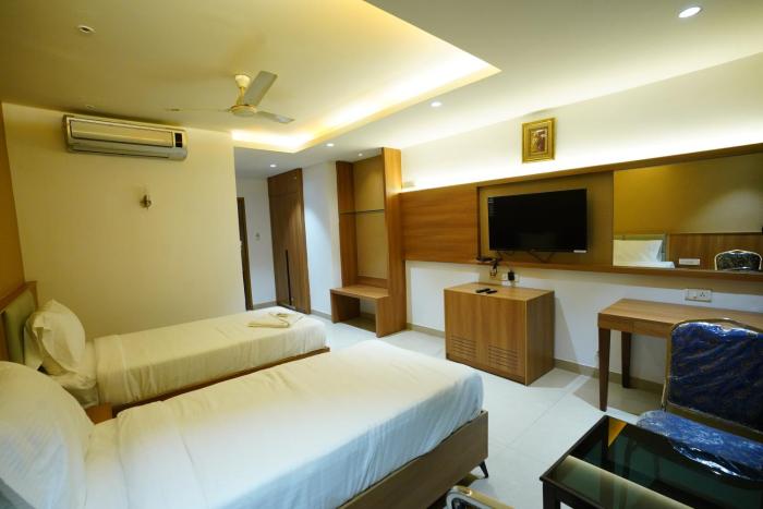 Hotel SVM PALACE KOTI