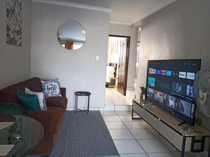 Sandalion Cottage near OR Tambo Airport & Greenstone