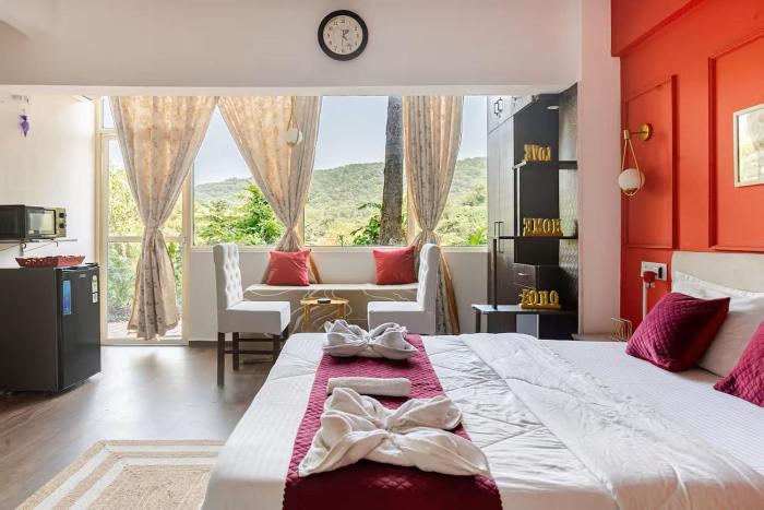 Red Palms by Boho, Forest facing with Kitchen & Pool