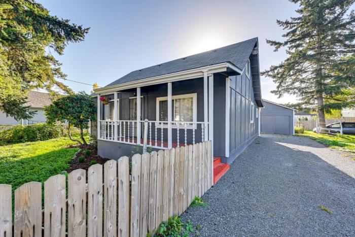 3 Mi to Auburn Station! Commuter-Friendly Home